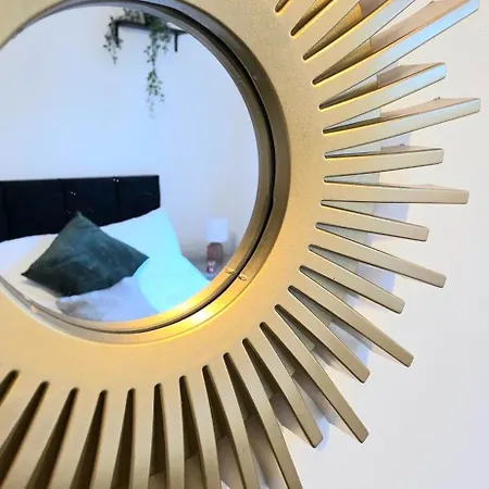 Stylish 3br - Sleeps 5 - Fast Wifi -parking Hébergement de vacances