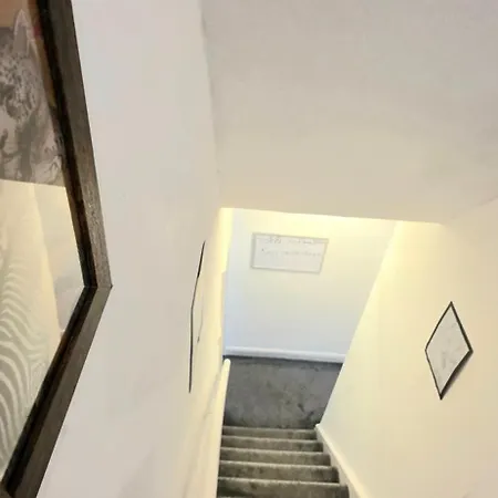 Stylish 3Br Family-Friendly - Sleeps 5 - Fast Wifi -Parking - Netflix Barrow-in-Furness