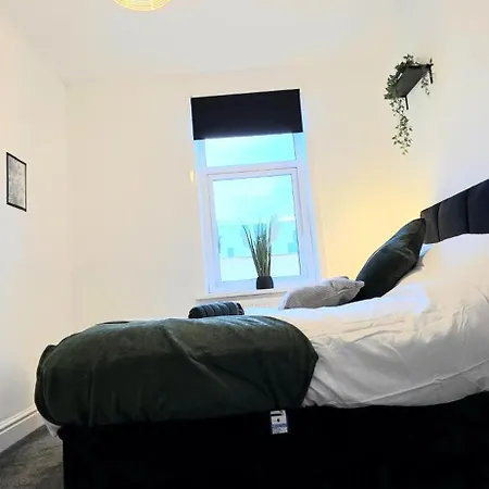 בית נופש Stylish 3br - Sleeps 5 - Fast Wifi -parking *