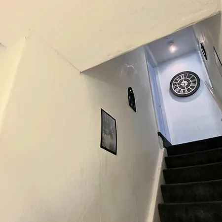 בית נופש Trendy 3br - Sleeps 5 - Free Wifi -parking