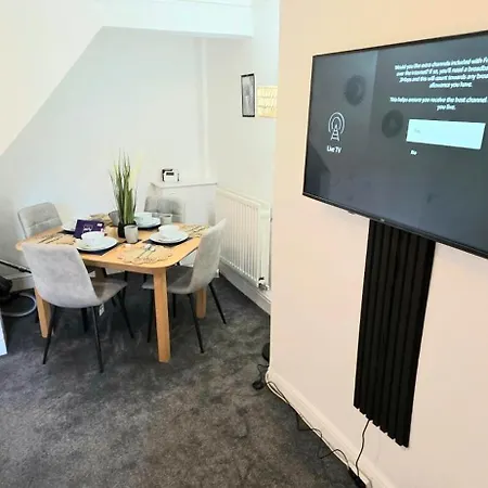 Stylish 3Br Family-Friendly - Sleeps 5 - Fast Wifi -Parking - Netflix Feriehus *