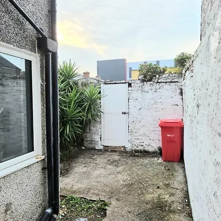 Trendy 3br - Sleeps 5 - Free Wifi -parking *