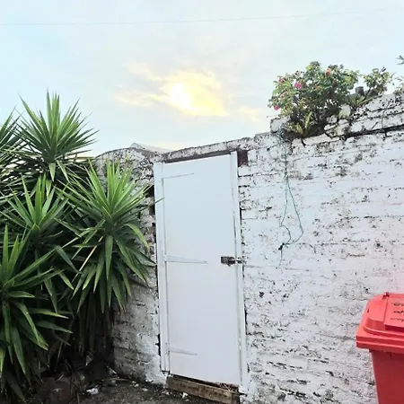 Stylish 3br - Sleeps 5 - Fast Wifi -parking * בארו אין פרנס