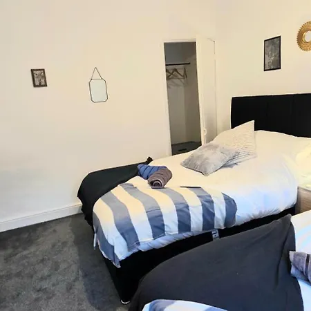 Stylish 3Br Family-Friendly - Sleeps 5 - Fast Wifi -Parking - Netflix Feriehus *