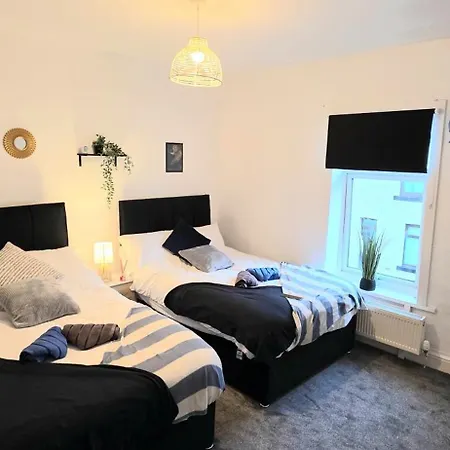 Charming 3Br Family-Friendly - Sleeps 5 - Fast Wifi -Parking - Netflix