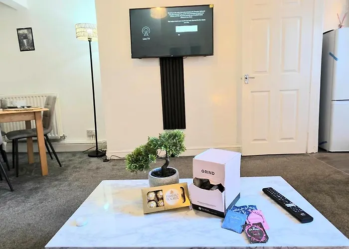 Trendy 3br - Sleeps 5 - Free Wifi -parking בית נופש *