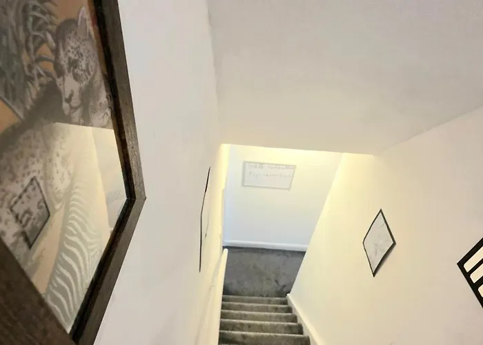 Trendy 3br - Sleeps 5 - Free Wifi -parking בארו אין פרנס