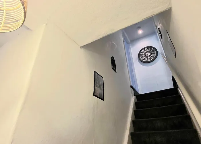 בית נופש Trendy 3br - Sleeps 5 - Free Wifi -parking