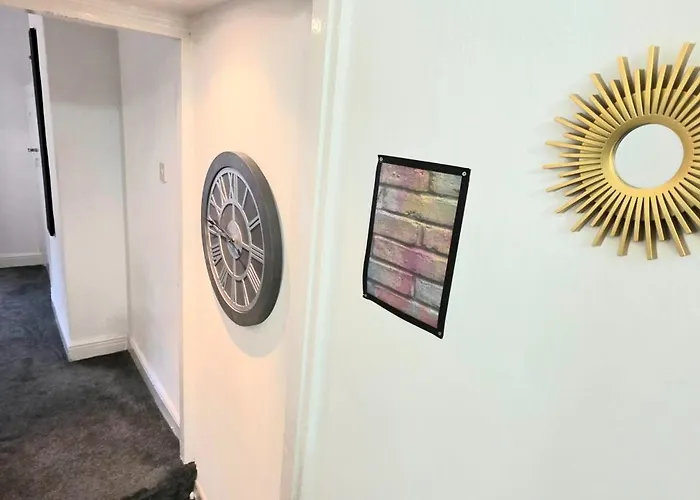 Trendy 3br - Sleeps 5 - Free Wifi -parking בית נופש בארו אין פרנס