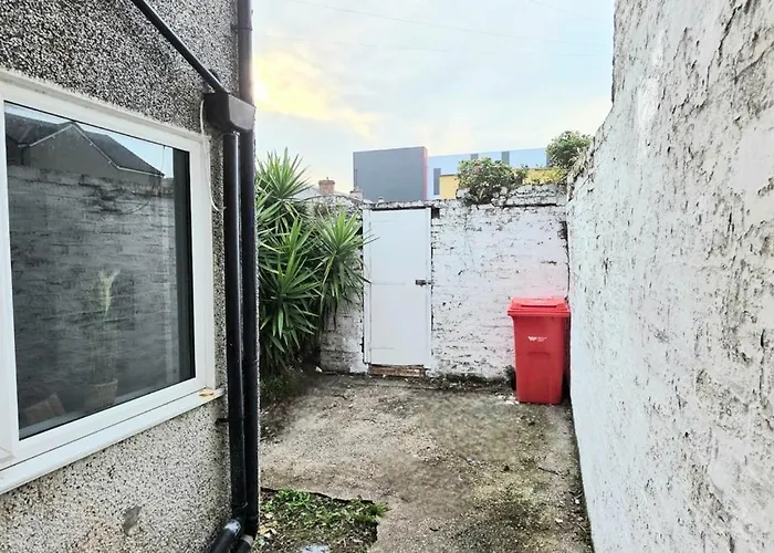 Trendy 3br - Sleeps 5 - Free Wifi -parking *