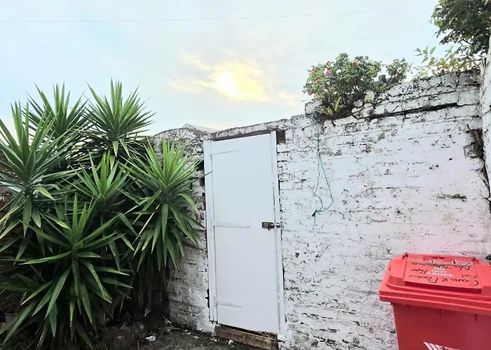 Trendy 3br - Sleeps 5 - Free Wifi -parking * בארו אין פרנס