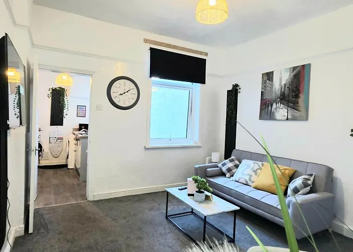 בית נופש Trendy 3br - Sleeps 5 - Free Wifi -parking *