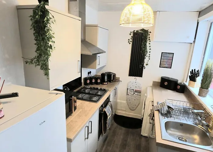 Trendy 3br - Sleeps 5 - Free Wifi -parking